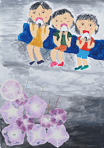 「花火を見ながらおにぎりを食べたよ」