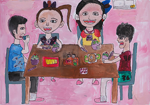 家ぞくで　ごはん