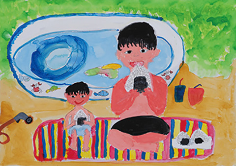 プール遊びのあとのおにぎりは最高だ