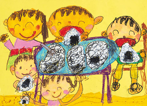 おにぎり食べるとみんなが　ニコニコ