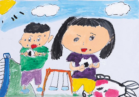 ぼうさいこうえんで、おとうととおにぎり。